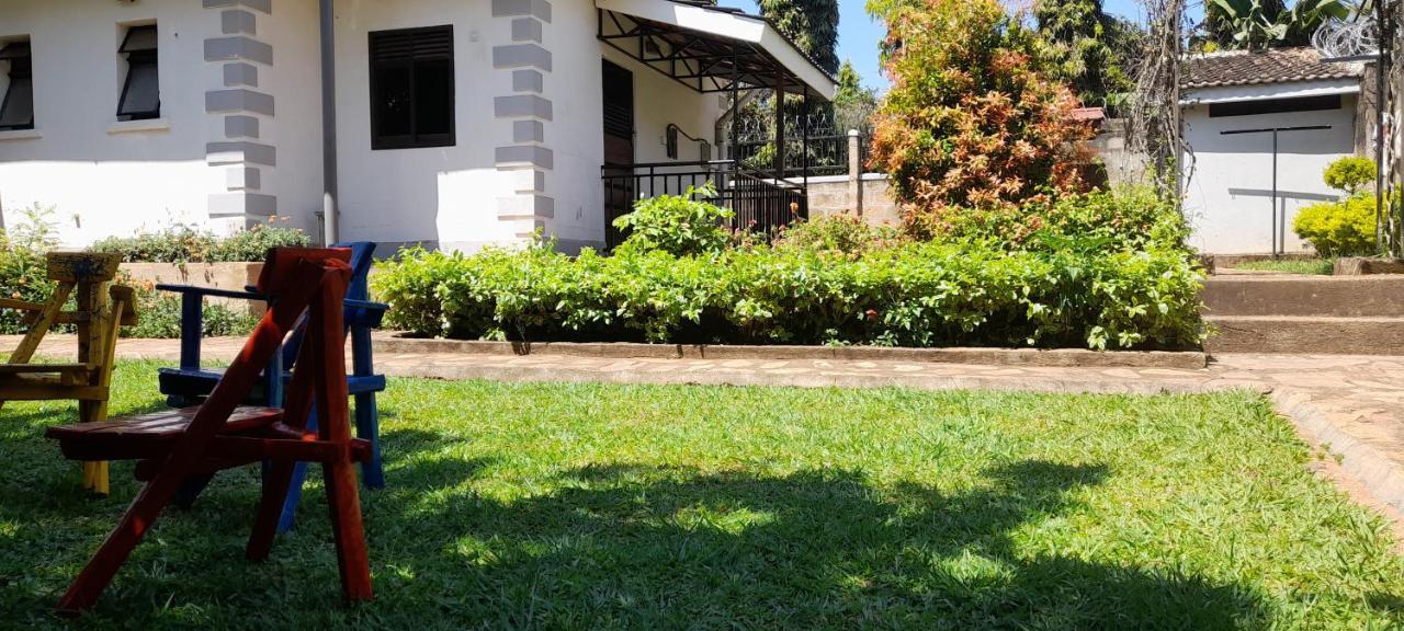 Aivilo Home Entebbe Exterior photo
